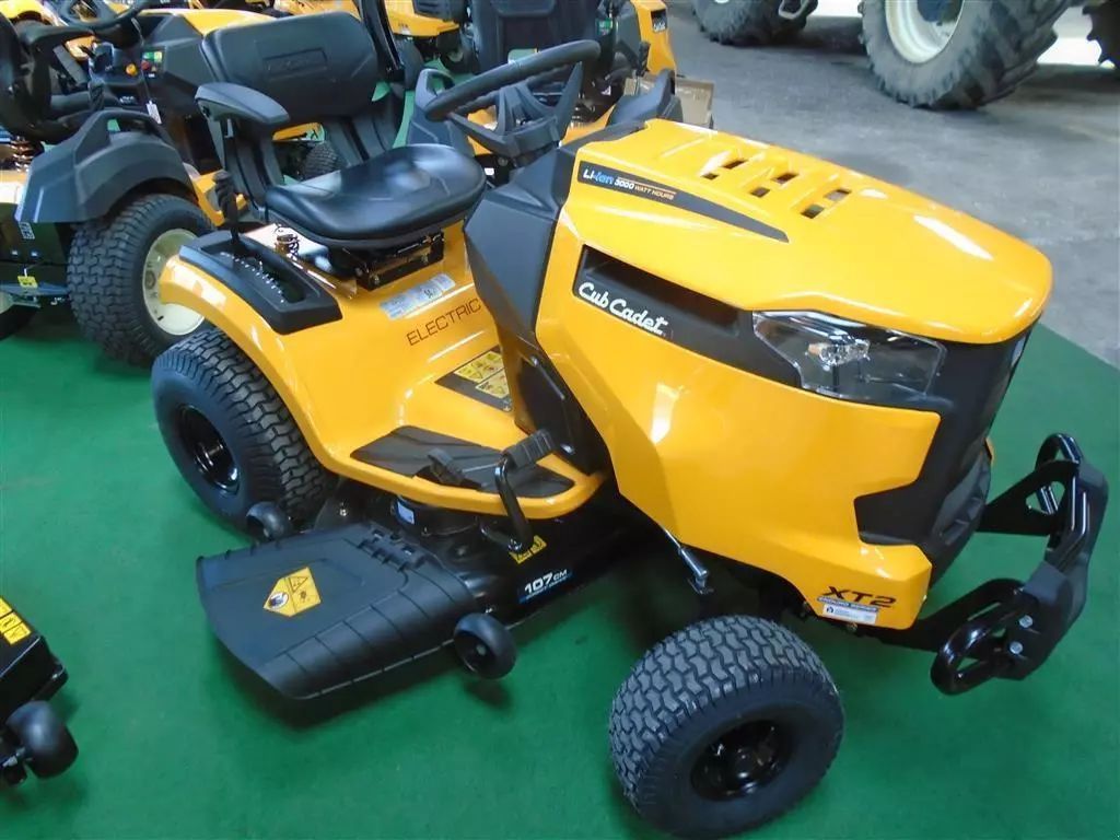 E-FARM: Cub Cadet XT2 ES107 - Tondeuse - id NH4MKUT - Année: 2025 - Danemark