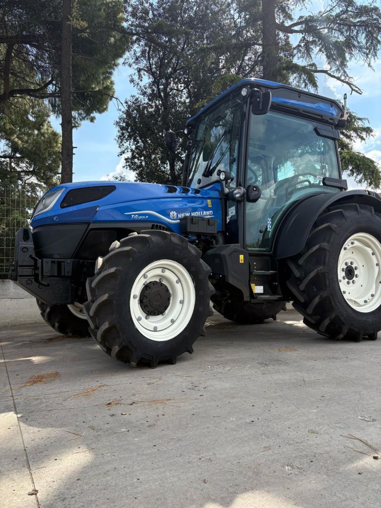 E-FARM: New Holland t4.120lp - Tractor - id PTVZWDS - Año: 2024 - Potencia del motor: 120,Italia