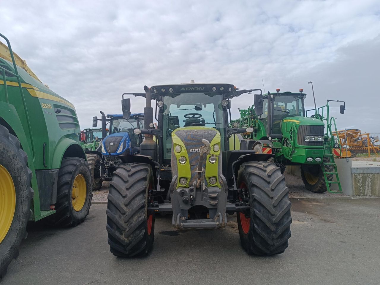 E-FARM: Claas Arion 660 CMATIC CEBIS - Trattore - id HBLVKV1 - 88.000 € - Anno di costruzione: 2020 - Ore: 2.560,Potenza del motore: 200,Francia