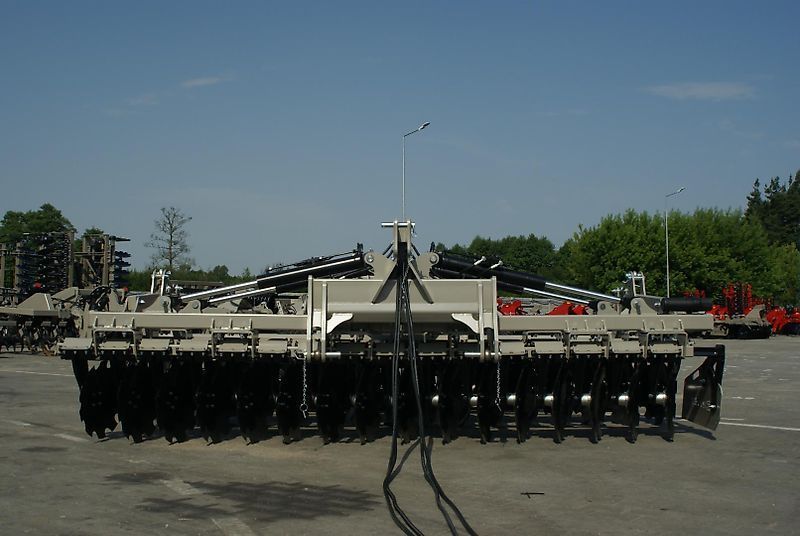 E-FARM: Rol/Ex hydraulische scheibenegge / hydraulic discs harrow / dechaumeur à disques / erpice a dischi / дисковая гидравлическая борона тип лёгкий с тележкой / brona talerzowa hydraulicznie składana lekka 4 m - Herse à disques et disque compact - id BPJLSRU - 16 085 € - Année: 2025 - Pologne