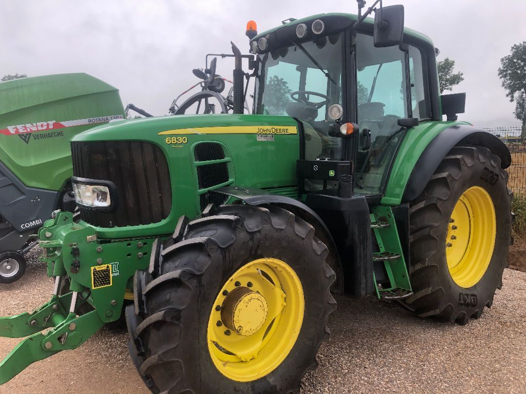 E-FARM: John Deere 6830 Premium - Tractor - id 2GNJRZG - 49.000 € - Año: 2008 - Horas: 8100,Potencia del motor: 145,Francia
