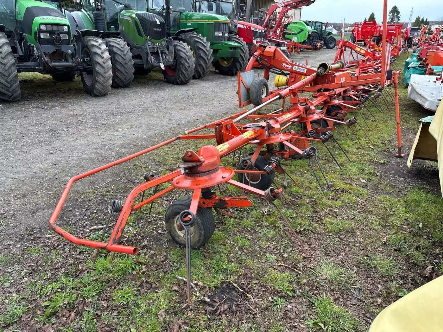 E-FARM: Kuhn GF 8501 MH - Tedder - id T7XLZ31 - 5000 € - Año: 1998 - Francia