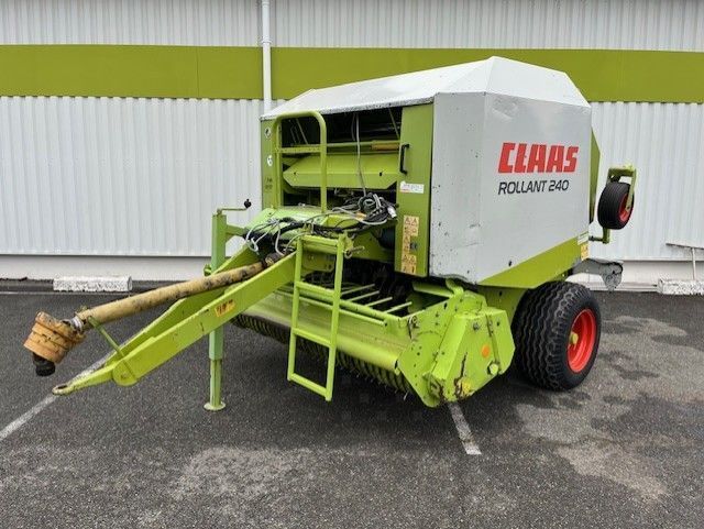 E-FARM: Claas Rollant 240 - Ballenpresse - id EBBF8BV - 14.500 € - Baujahr: 2006 - Ballenanzahl: 19.000,Frankreich