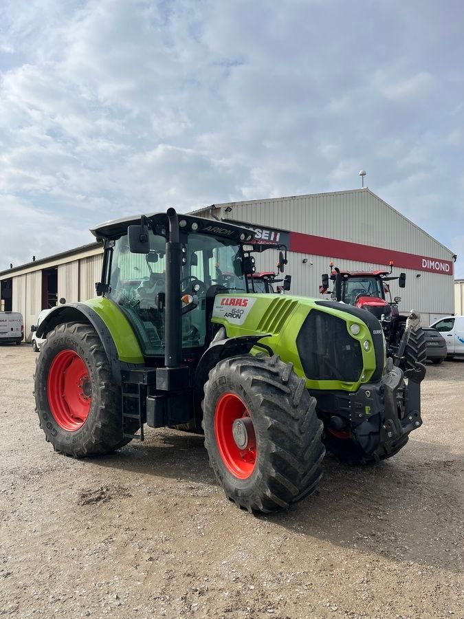 E-FARM: Claas Arion 640 - Tracteur - id DLQHXEQ - 60 000 € - Année: 2015 - Lecture du nombre d'heure: 4 400,Puissance du moteur (chevaux): 160,France