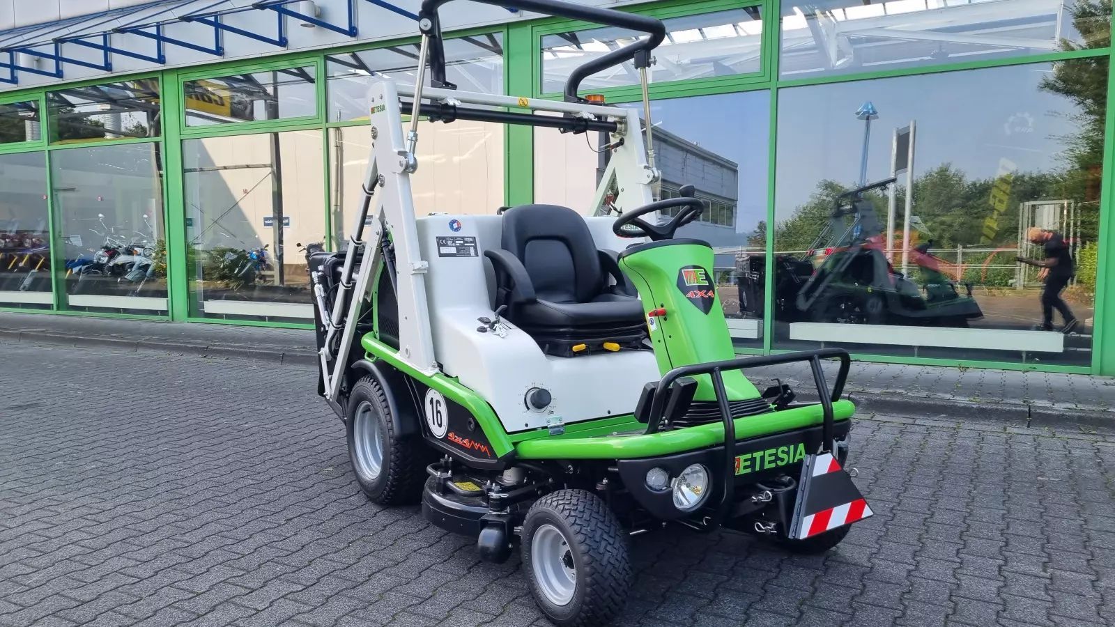 E-FARM: Etesia h124 dx allrad hochentleerung - Tondeuse - id SZUZQGF - 36 900 € - Année: 2025 - Allemagne