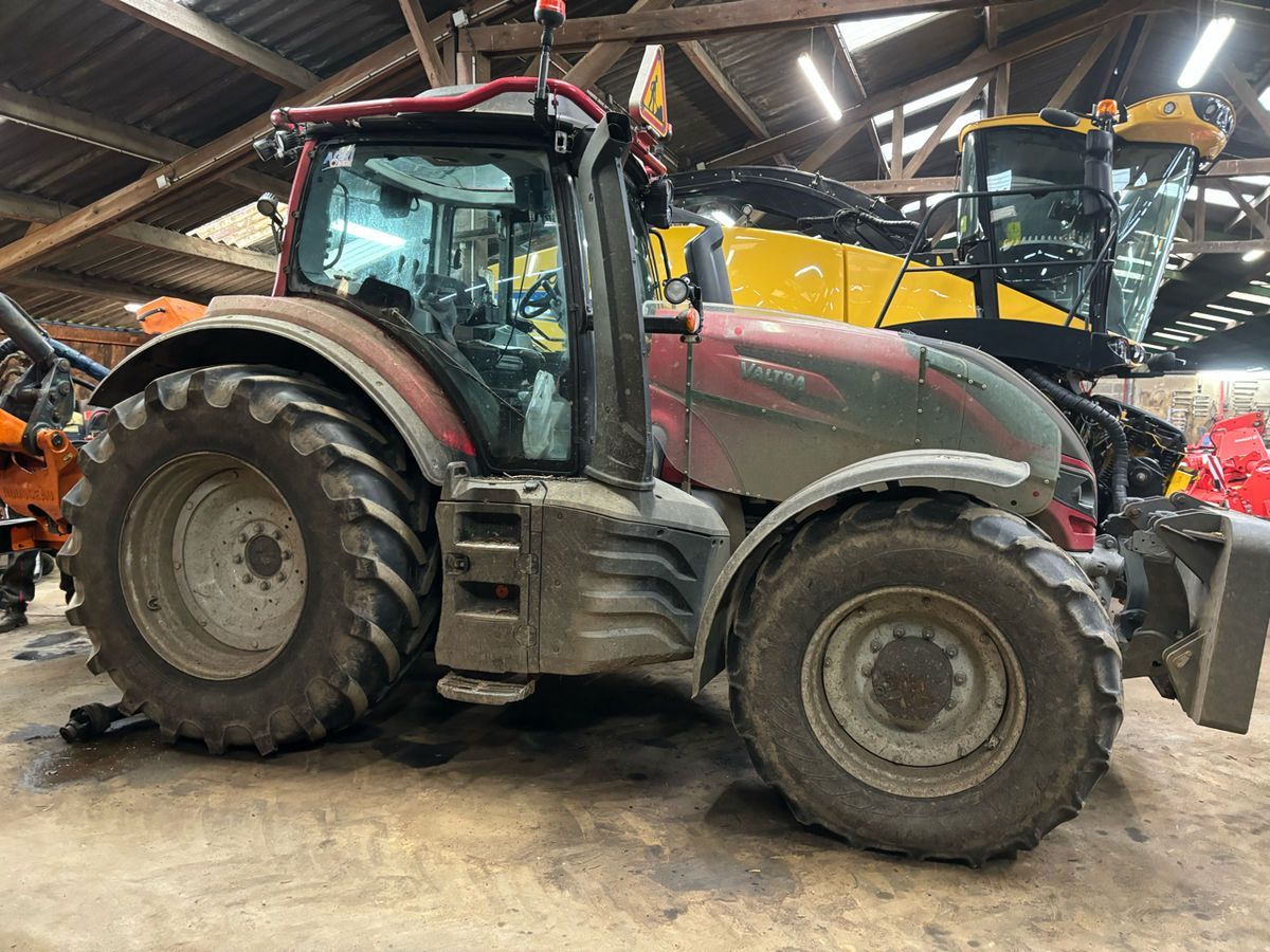 E-FARM: Valtra T174e - Tracteur - id HN1PUBW - 75 000 € - Année: 2021 - Lecture du nombre d'heure: 4 850,Puissance du moteur (chevaux): 175,France