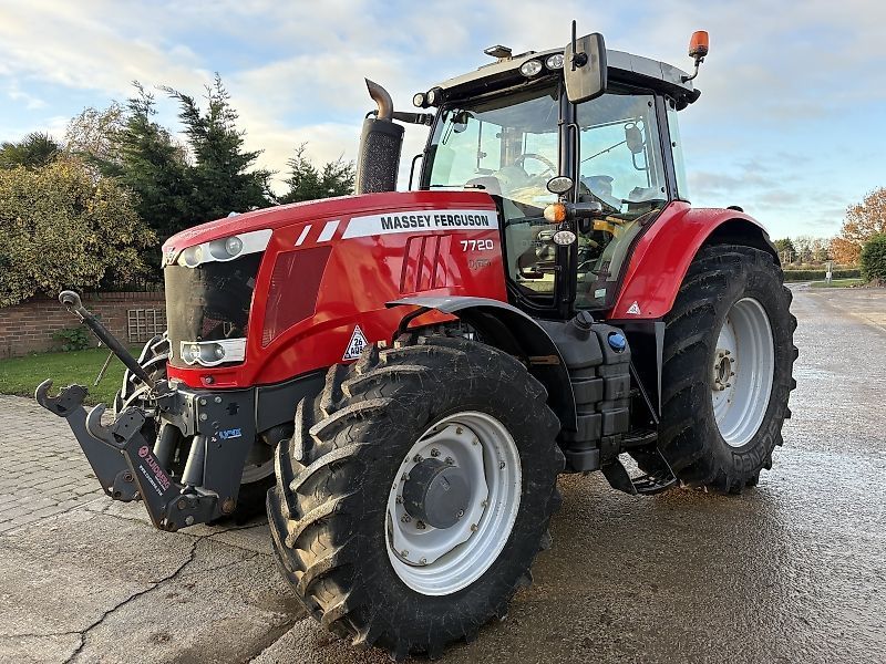 Massey Ferguson 7720 Traktor 48.972 €