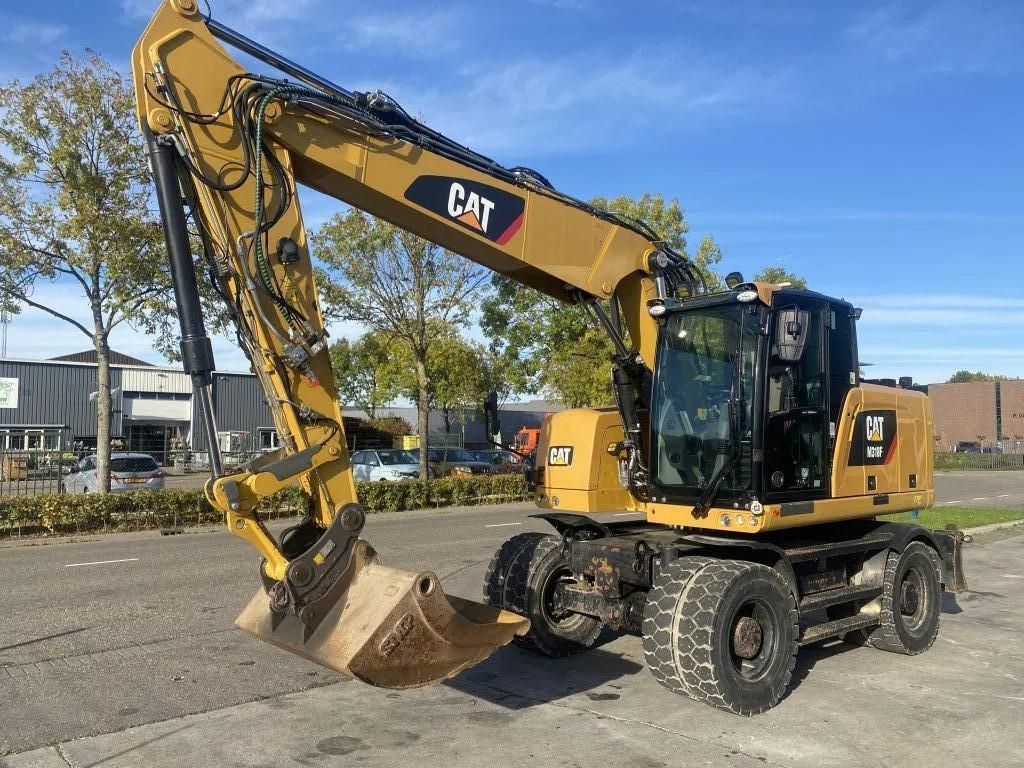 Caterpillar F 30 Wheeled excavator €59,950