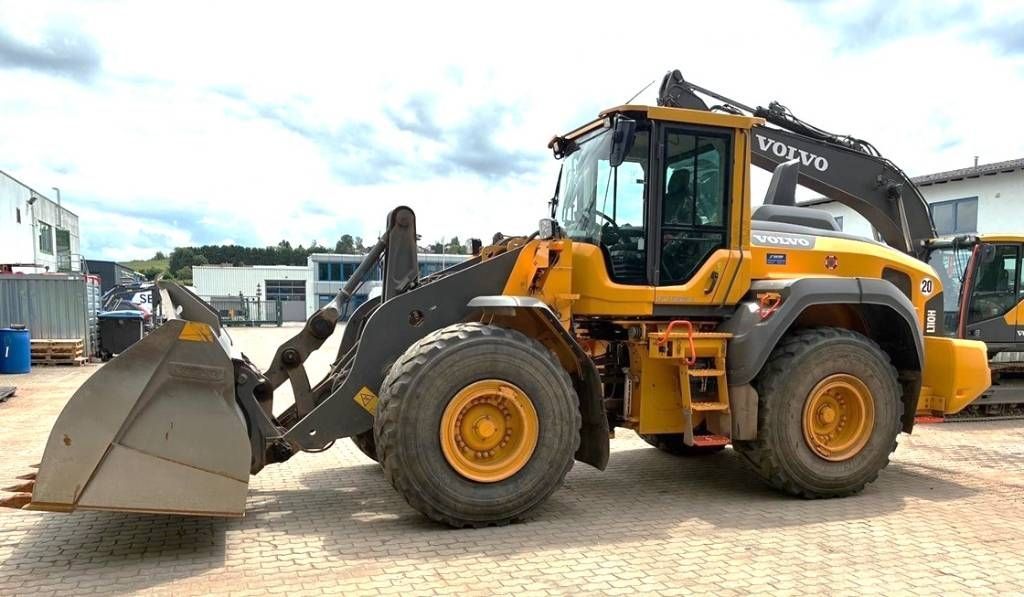 VOLVO l 110 h Ładowarka kołowa 169 000 €
