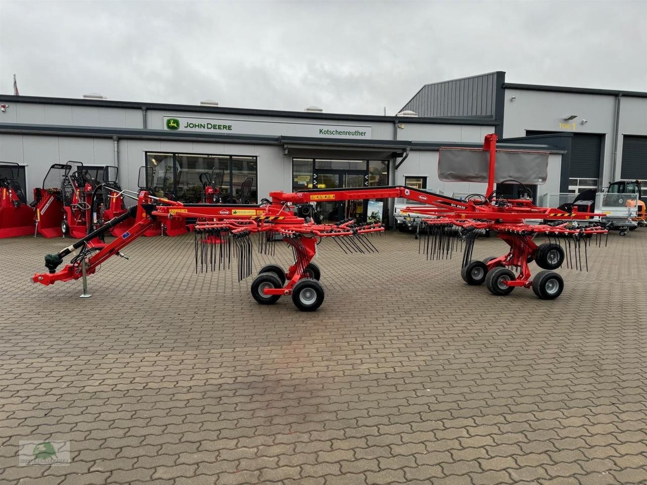 Kuhn GA 6632 windrower €20,260