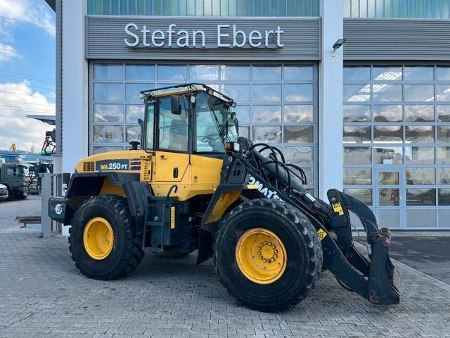 KOMATSU wa 250 pt - 5h / 12.390h / Ładowarka kołowa 26 890 €