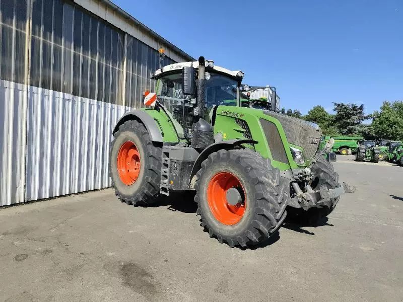 E-FARM: Fendt 826 Vario - Tractor - id LC2QCC8 - €158,000 - Year of construction: 2022 - Engine hours: 3,200,Engine power (HP): 260,France