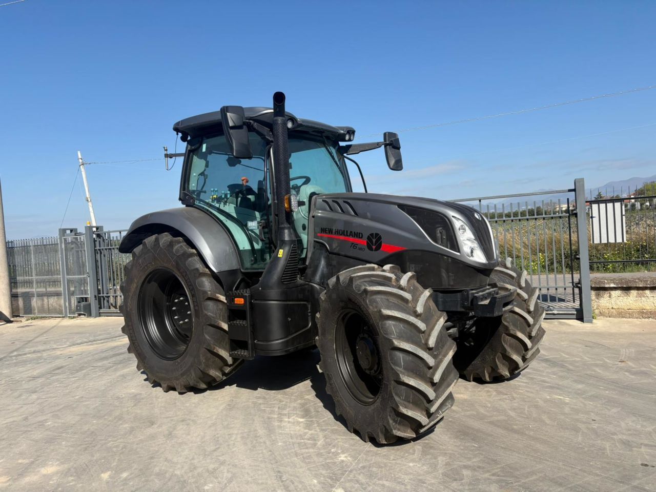 E-FARM: New Holland T6.180 - Traktor - id UB1UNXW - Baujahr: 2021 - Motorleistung (PS): 180,Italien