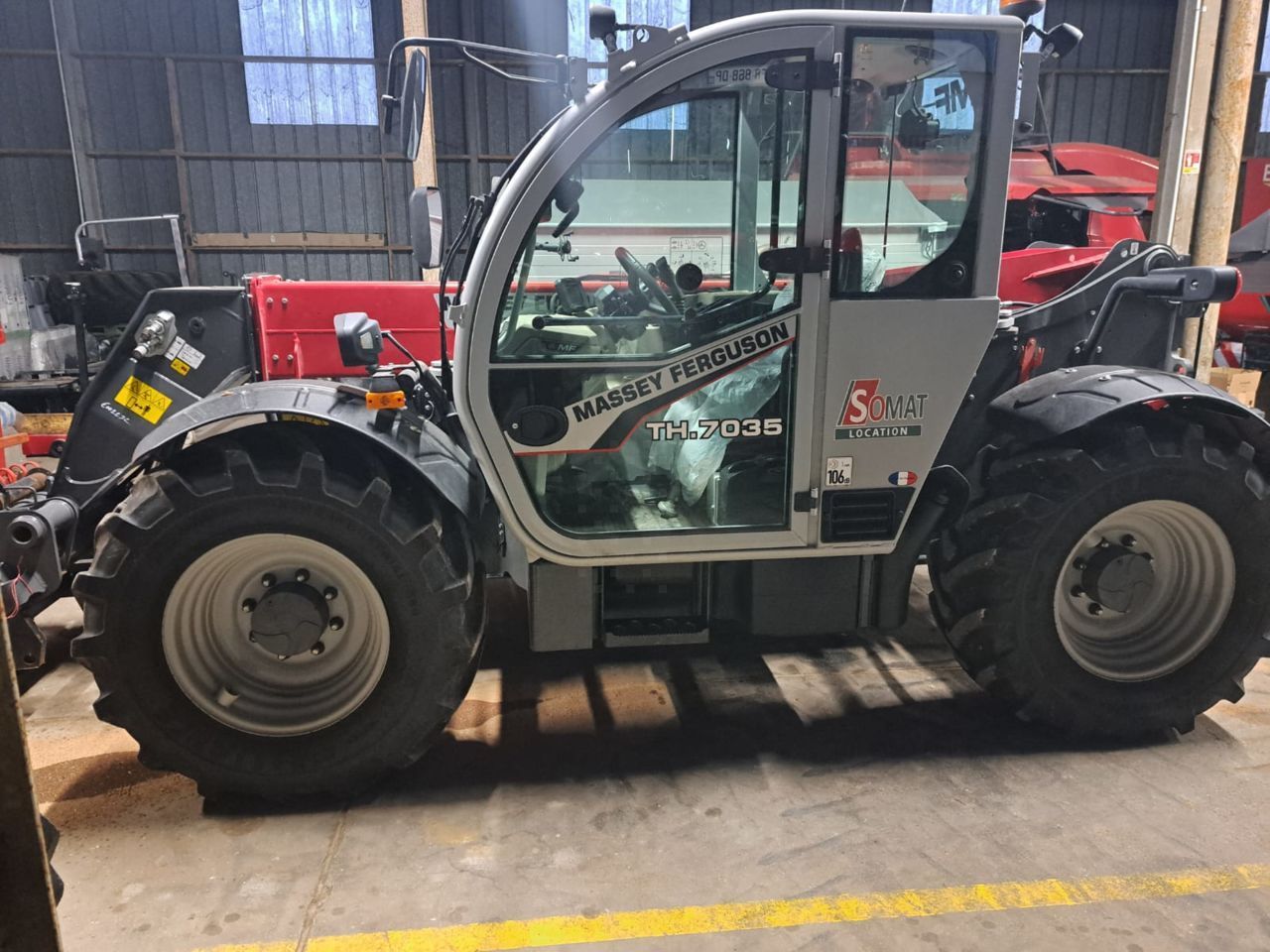 E-FARM: Massey Ferguson th.7035 - Ładowacz teleskopowy - id 251AP8T - 73 000 € - Rok produkcji: 2023 - Motogodziny: 800,Moc silnika: 100,Francja
