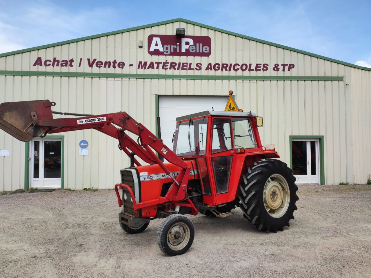 E-FARM: Massey Ferguson 290 - Tractor - id CYX3HXL - Year of construction: 1984 - Engine hours: 11,351,Engine power (HP): 80,France