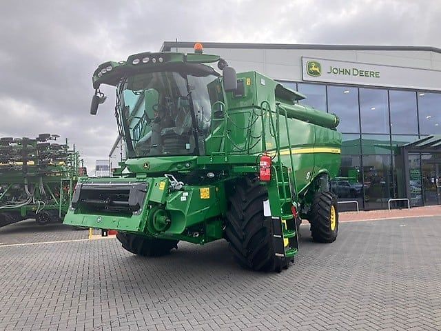 E-FARM: John Deere S785 HM - Moissoneuse-batteuse - id WHHZTGX - 433 323 € - Année: 2024 - Royaume-Uni