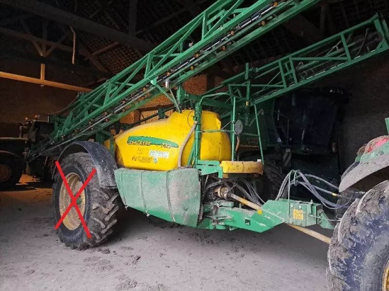 E-FARM: John Deere 732 - Purkštuvas - id LUVA5WH - 14 500 € - Gamybos metai: 2007 - Prancūzija