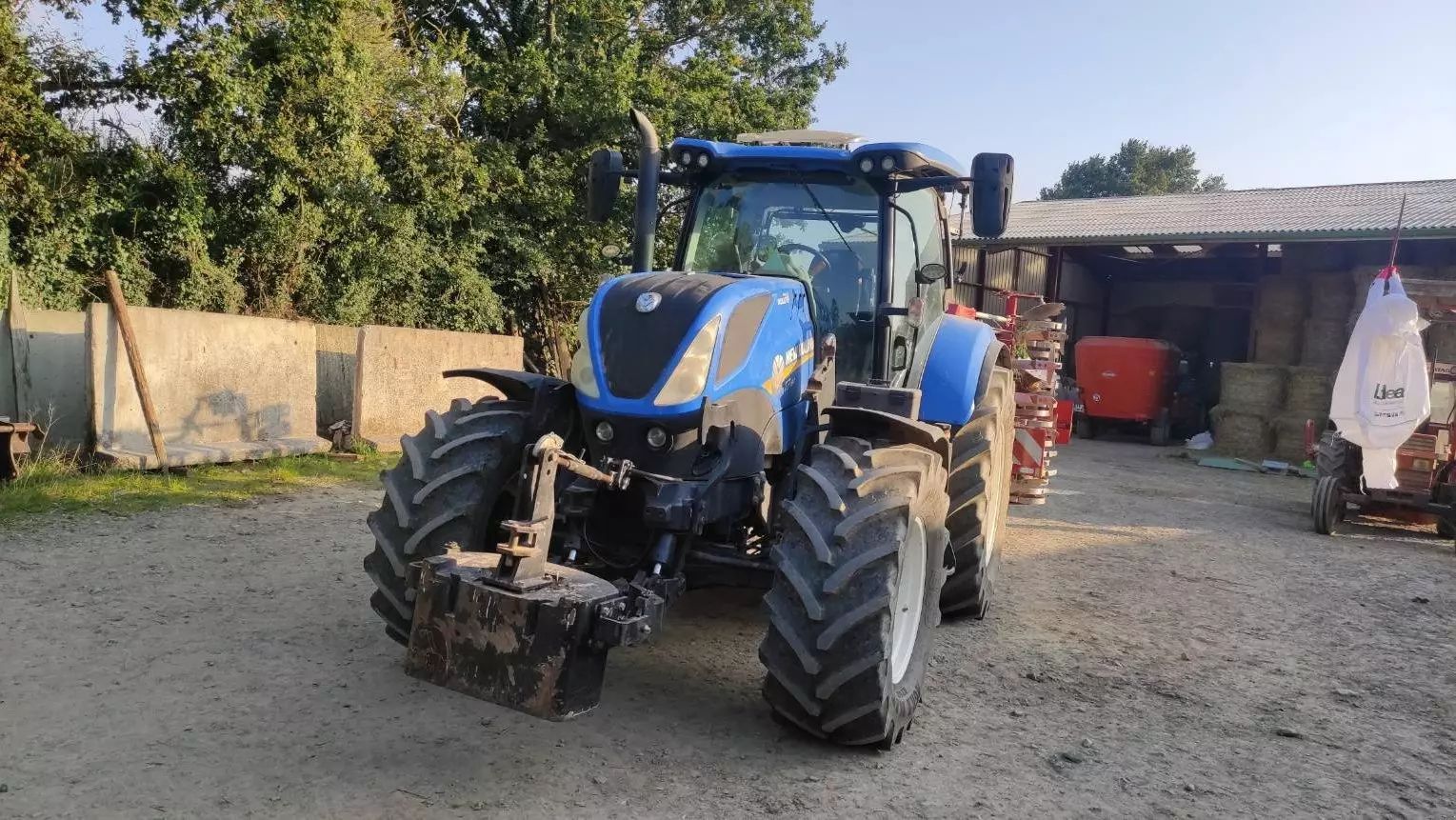 E-FARM: New Holland T7.190 - Traktor - id G9WPMRW - 62.000 € - Produktionsår: 2016 - Motortimer: 4.463,Motoreffekt (HP): 155,Frankrig