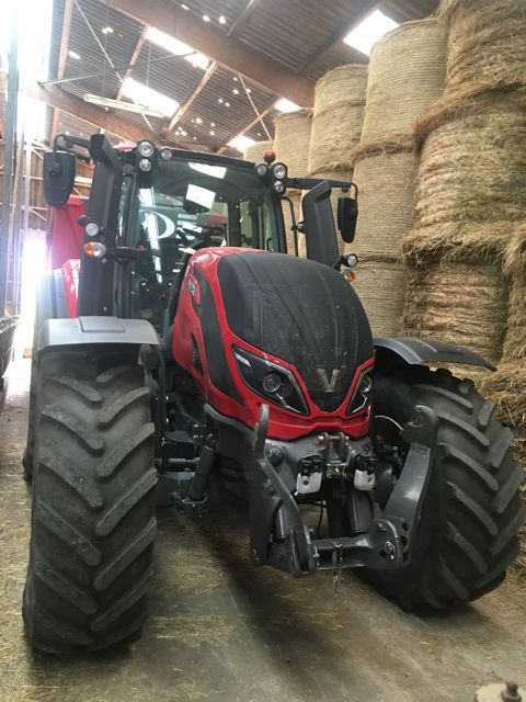 E-FARM: Valtra T234 - Traktor - id D8FCBUS - 117 000 € - Rok produkcji: 2020 - Motogodziny: 2 400,Moc silnika: 235,Francja
