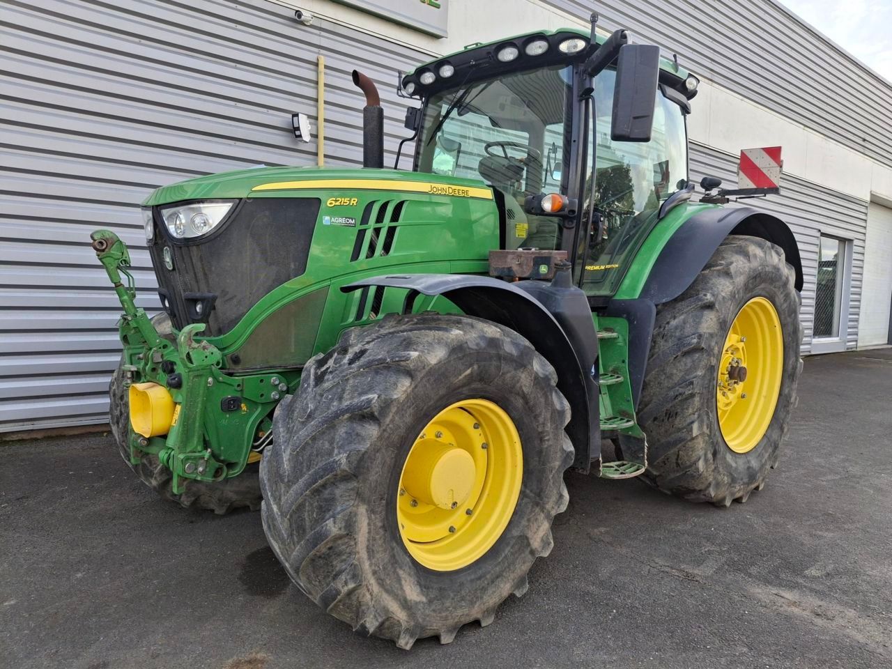 E-FARM: John Deere 6215 R - Traktor - id 3MDRKIQ - 80.000 € - Baujahr: 2019 - Abgelesene Motorstunden: 5.550,Motorleistung (PS): 215,Frankreich