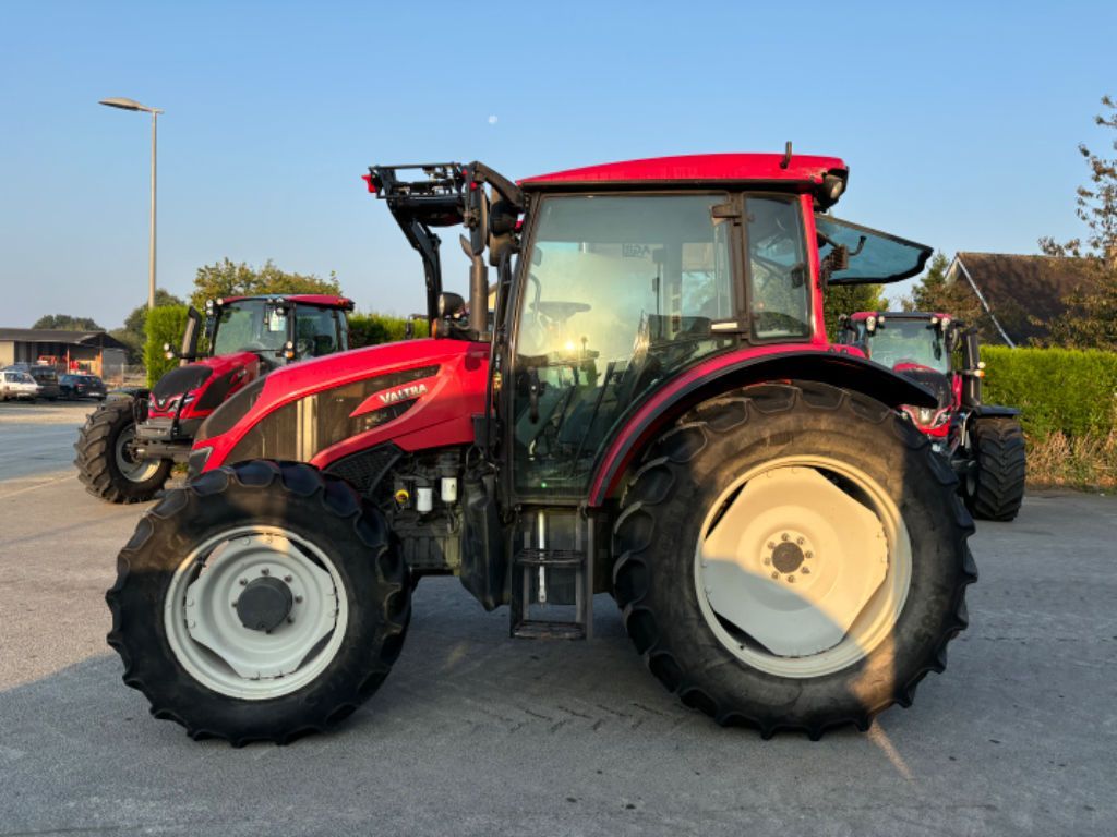 E-FARM: Valtra A104 - Traktor - id MWB26UU - 37 500 EUR - Gyártási év: 2019 - Üzemóra (motor): 2800,Motor teljesítménye (LE): 105,Franciaország