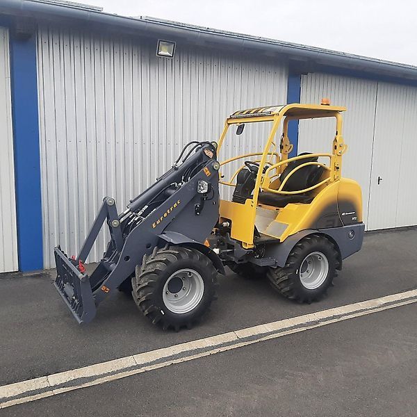 Eurotrac w12s 26 ps hoflader schutzdach, 2,55 m arm, 3. & 4. steuerkreis, doppelspeed, breitreifen Cargadora de dirección deslizante 25.050 €
