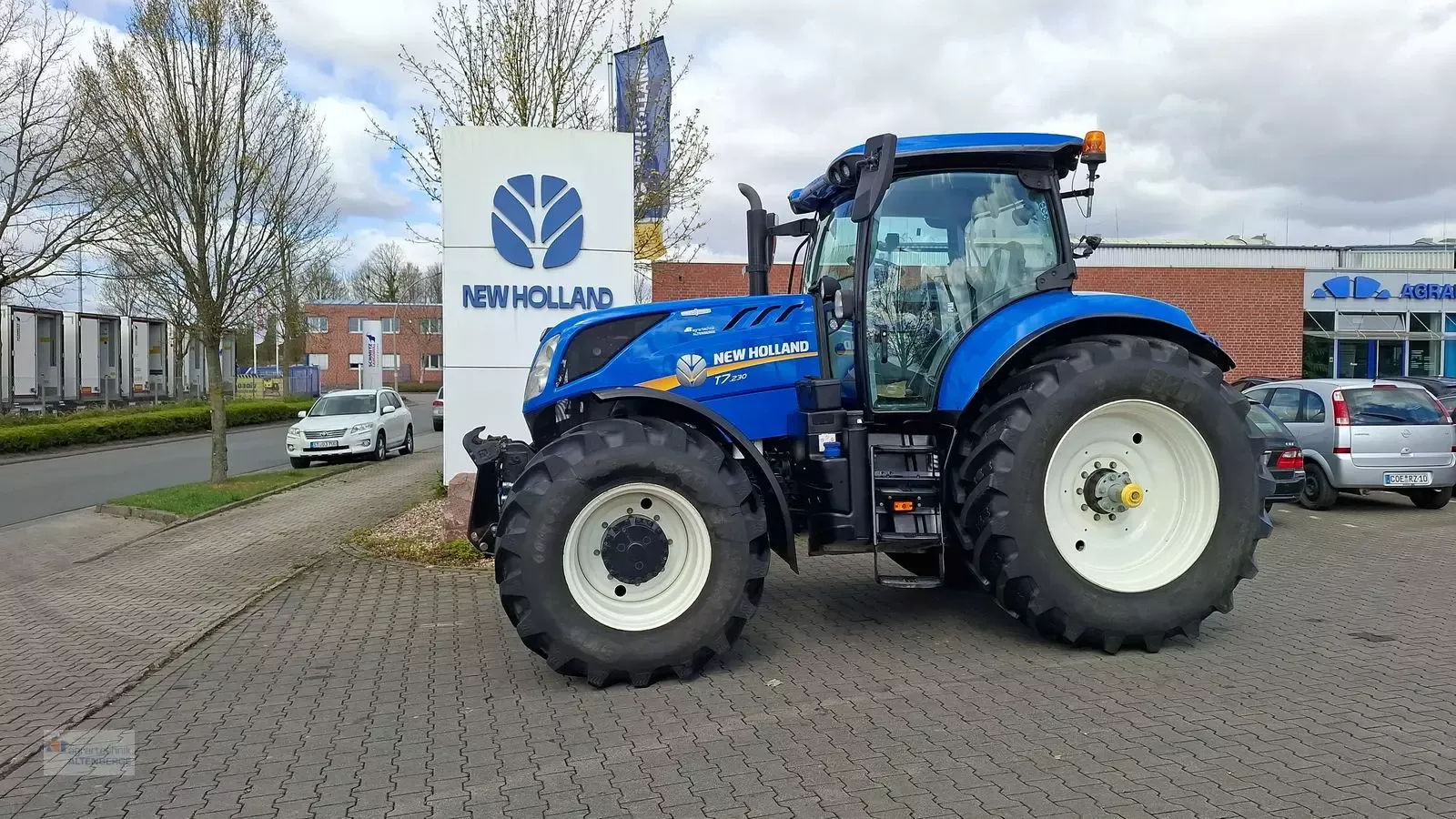 E-FARM: New Holland T7.230 - Traktor - id QZDZQVN - 92.017 € - Produktionsår: 2021 - Motortimer: 5.120,Motoreffekt (HP): 216,Tyskland