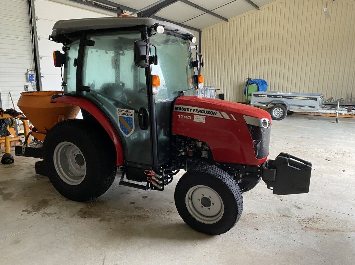 Massey Ferguson 1740 tractor €27,000