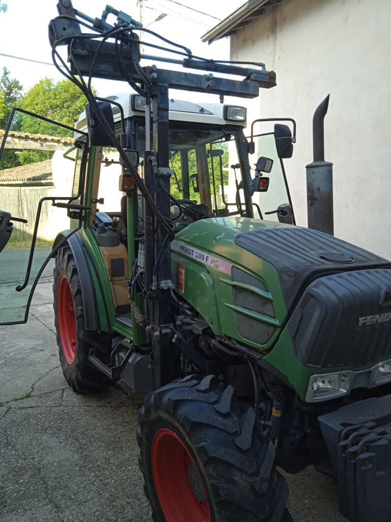 Fendt 209 F Vario Traktor 48.000 €