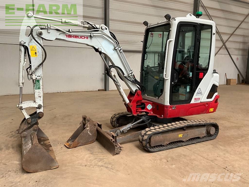 Takeuchi tb 225 Minigraver 22.500 €