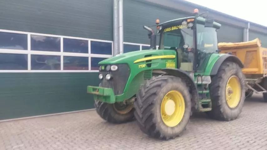 John Deere 7730 Trattore