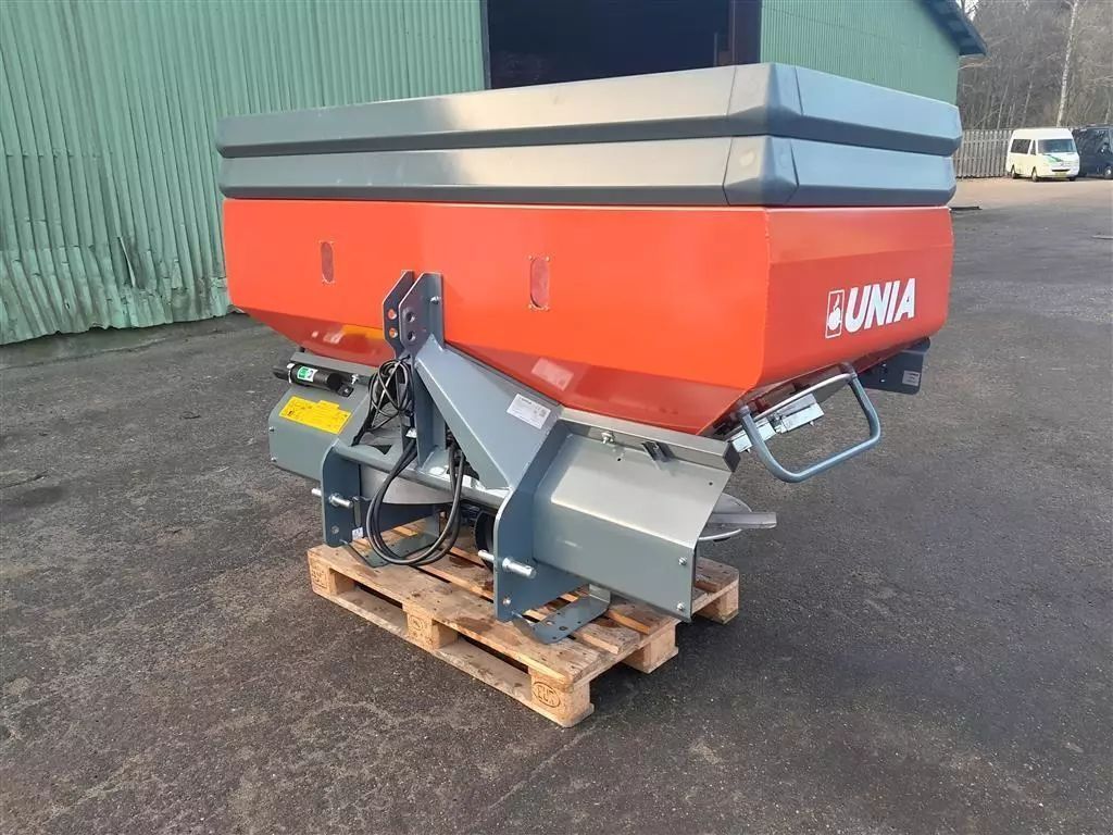 Unia mx 1600 Rozsiewacz nawozów 6358 €