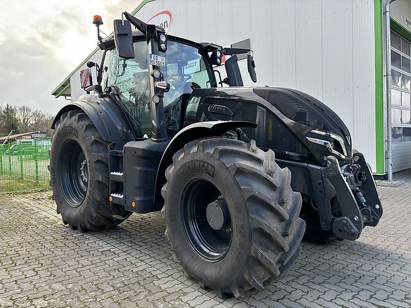 E-FARM: Valtra Q305 - Traktor - id 1A1JDMF - 235.000 € - Baujahr: 2024 - Abgelesene Motorstunden: 238,Motorleistung (PS): 300,Deutschland