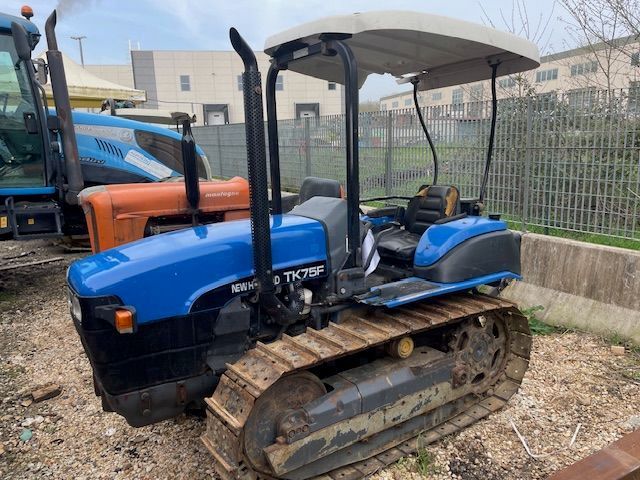 E-FARM: New Holland TK 75 V - Tractor - id LVITUTZ - Año: 2001 - Horas: 3931,Potencia del motor: 75,Italia