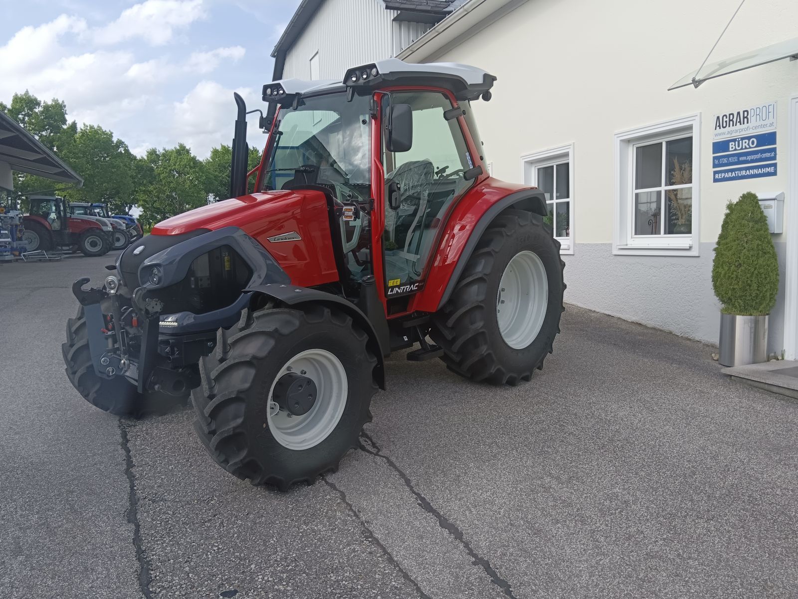 E-FARM: Lindner Lintrac 75 LS - Traktor - id EUNPCL9 - 60 750 EUR - Gyártási év: 2025 - Üzemóra (motor): 2,Motor teljesítménye (LE): 75,Ausztria
