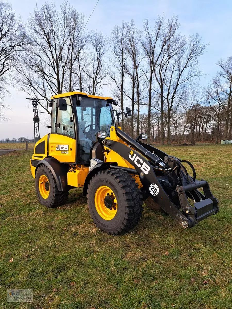 JCB 409 agri stufe v Chargeuse sur pneus 57 000 €