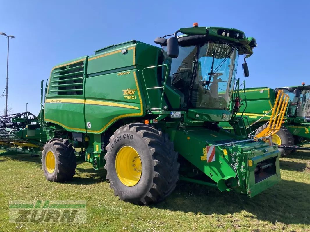John Deere T 560 HM Combine harvester €265,000