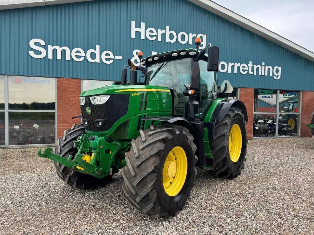E-FARM: John Deere 6250 R - Τρακτέρ - id 9BLIZ7P - 140.763 € - Χρονία: 2018 - Μετρητής ωρών: 5.815,Ισχύς κινητήρα: 250,Δανία