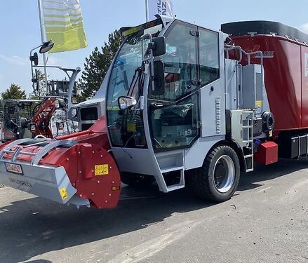 E-FARM: BVL selbstfahrer futtermischwagen v-mix drive maximu - Mélangeurs d'alimentation - id YSKHGEK - Année: 2024 - Allemagne