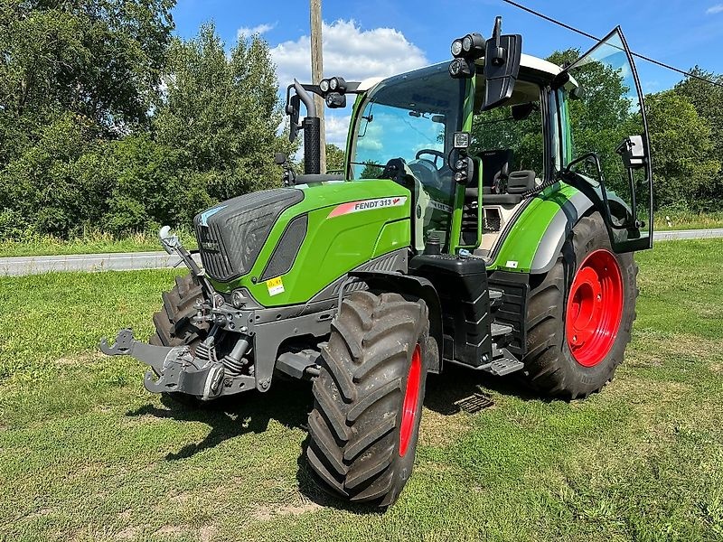 Fendt 313 Vario tractor €99,800