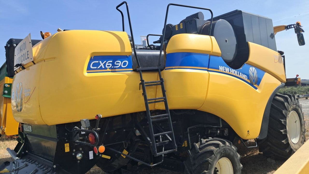 E-FARM: New Holland cx 6.90 sl - Moissoneuse-batteuse - id JL9N5ER - 130 000 € - Année: 2019 - Lecture du nombre d'heure: 1 280,France