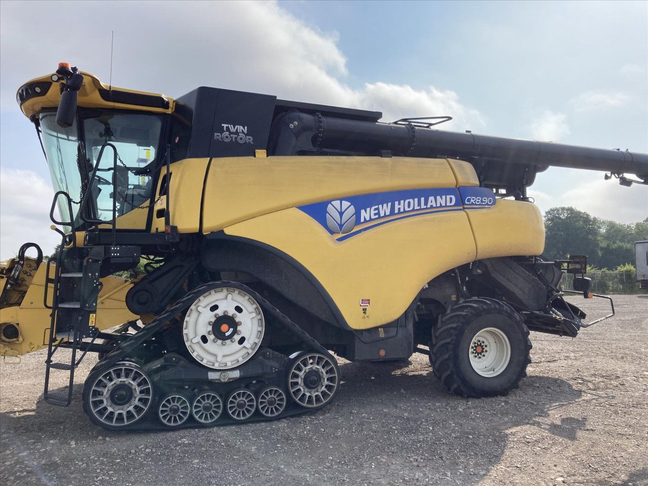 E-FARM: New Holland CR8.90 C/W 9M CUTTERBAR - Moissoneuse-batteuse - id RPEJUSJ - 192 742 € - Année: 2017 - Lecture du nombre d'heure: 1 911,Royaume-Uni
