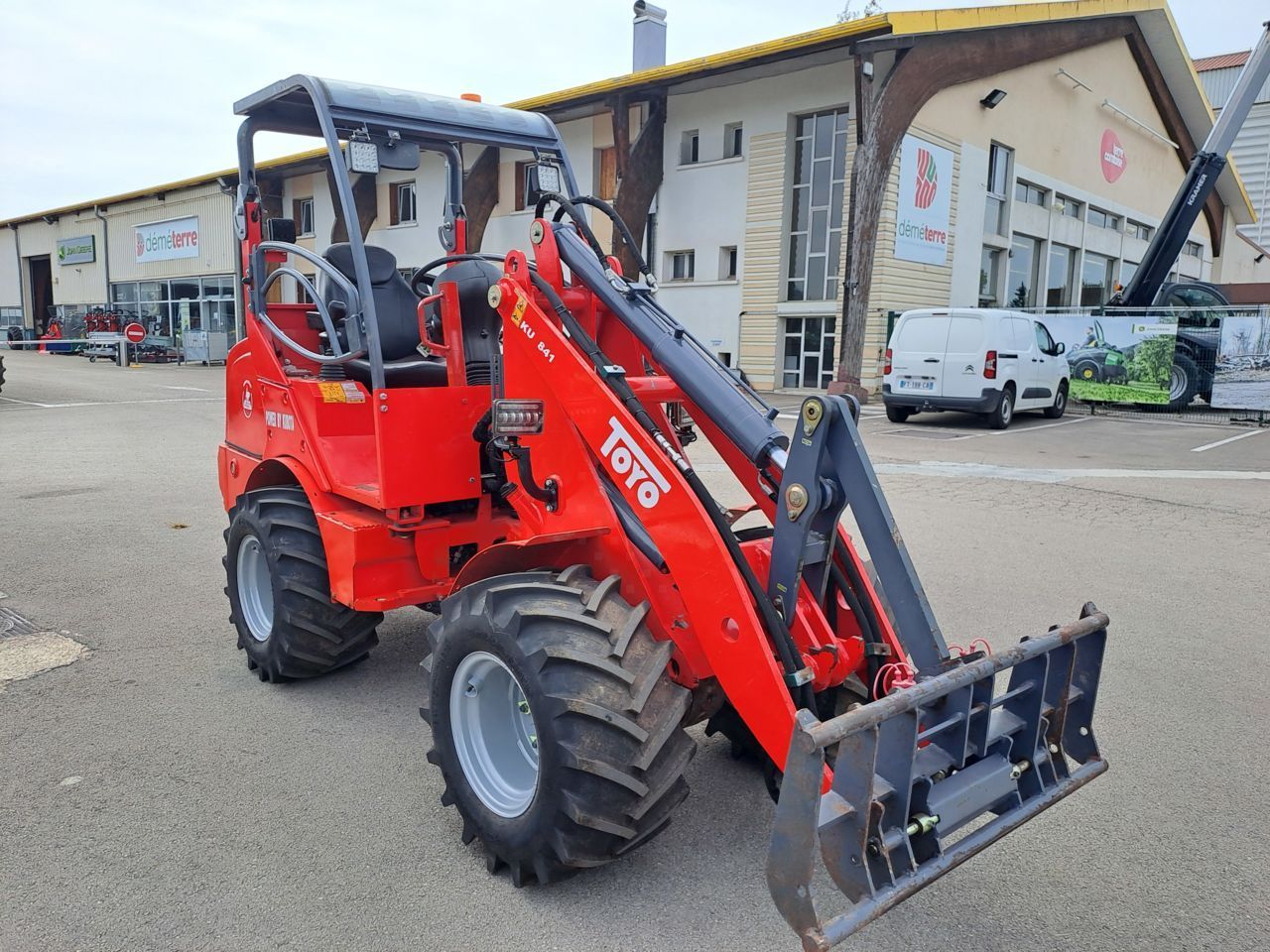 E-FARM: Toyo 841 - Mini-chargeuse - id XBCPJES - 31 000 € - Année: 2022 - France