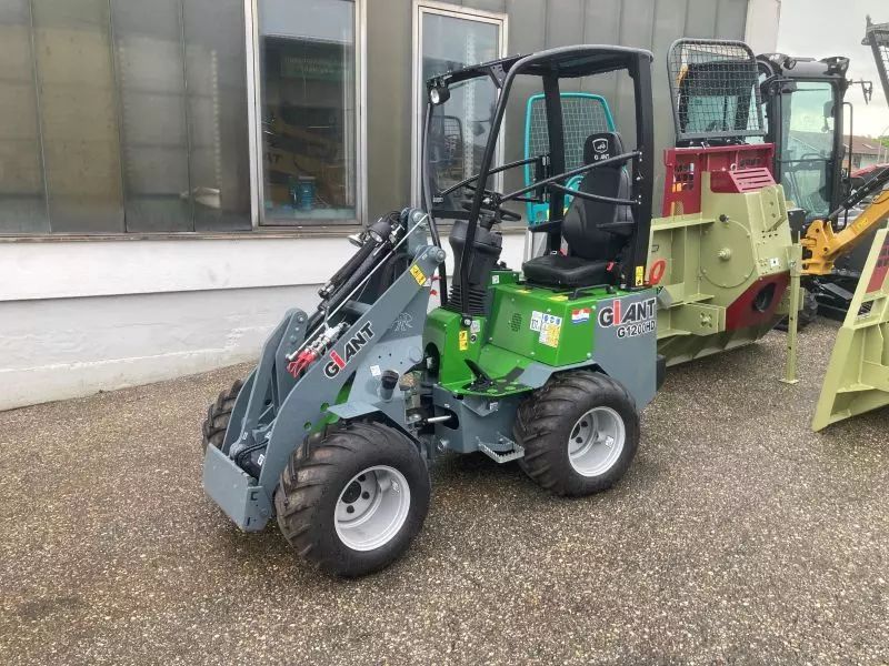 E-FARM: Giant g1200 - Kerekes rakodógép - id XEJRYYU - 25 000 EUR - Gyártási év: 2023 - Motor teljesítménye (LE): 25,Németország