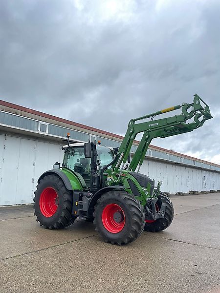 E-FARM: Fendt 720 Vario ProfiPlus - Trattore - id KLJ7HYV - 199.900 € - Anno di costruzione: 2024 - Ore: 360,Germania