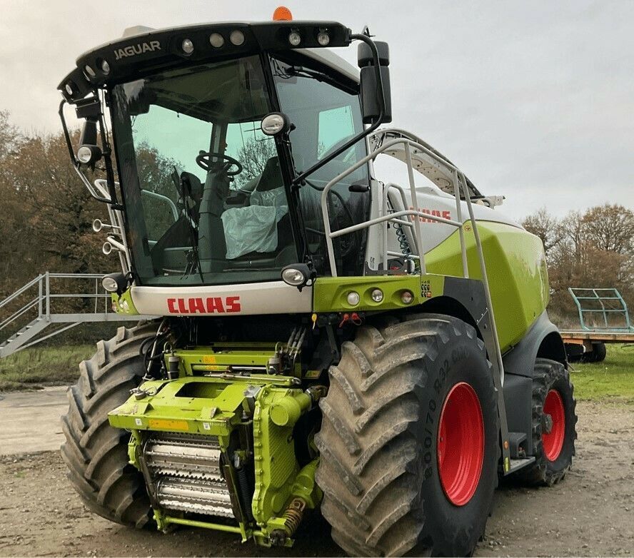 E-FARM: Claas Jaguar 940 - Ensileuse automotrice - id CBT9I6V - 230 000 € - Année: 2020 - Lecture du nombre d'heure: 2 100,France