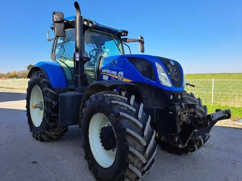 E-FARM: New Holland T7.230 - Traktor - id GJ8X55G - 65 000 € - Rok produkcji: 2019 - Motogodziny: 3757,Moc silnika: 200,Francja