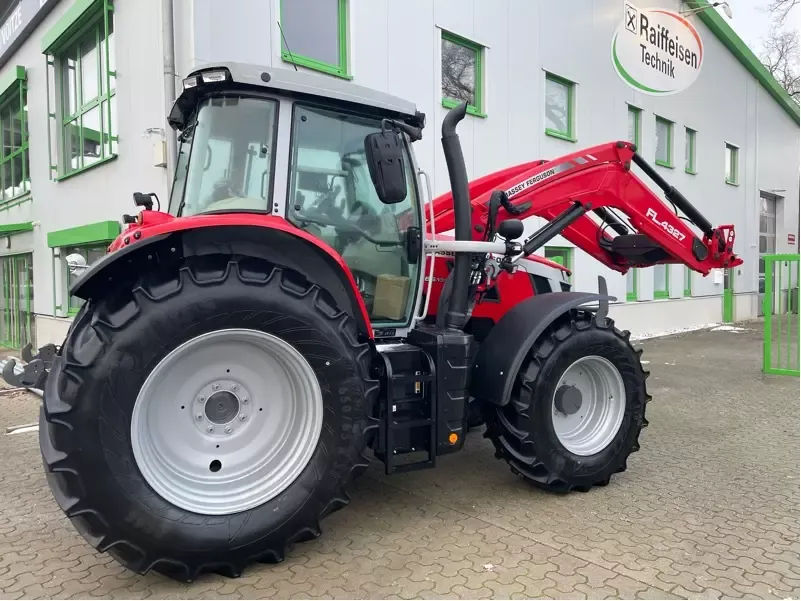 E-FARM: Massey Ferguson 6S.135 Efficient - Trattore - id MEQN8FR - 119.000 € - Anno di costruzione: 2023 - Ore: 220,Potenza del motore: 135,Germania