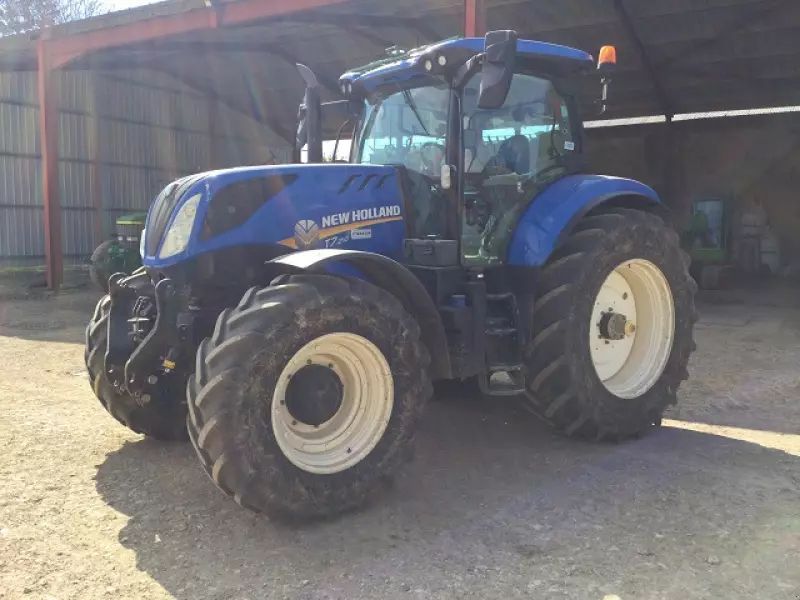 E-FARM: New Holland T7.210 - Traktor - id 8NBAYKC - 73.000 € - Baujahr: 2018 - Abgelesene Motorstunden: 2.900,Motorleistung (PS): 180,Frankreich