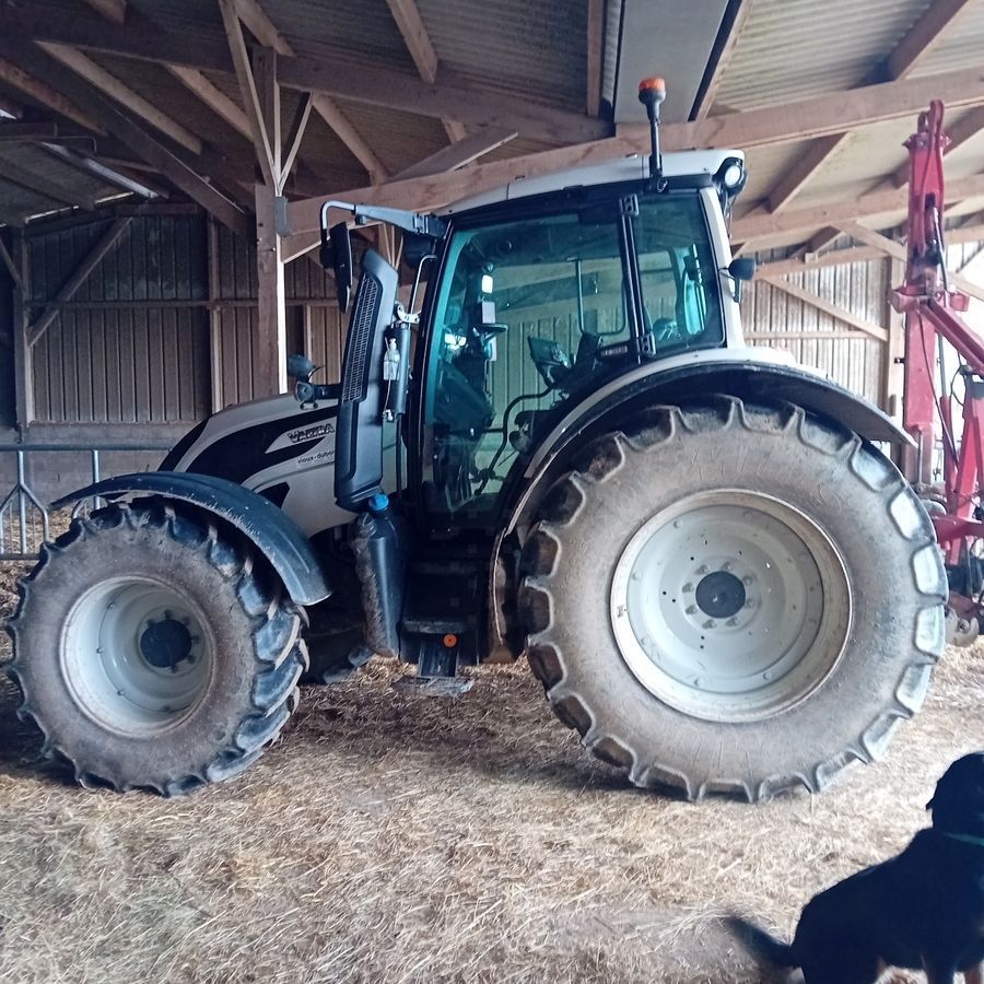 E-FARM: Valtra N135 - Tractor - id SIFHUKF - €95,000 - Year of construction: 2022 - Engine hours: 1,800,Engine power (HP): 135,France